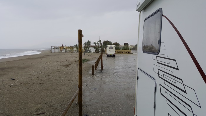 im Regen am Strand 700